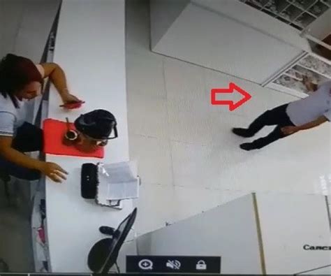 portal zacarias cortando a cabeça|Homem atira na cabeça da ex.